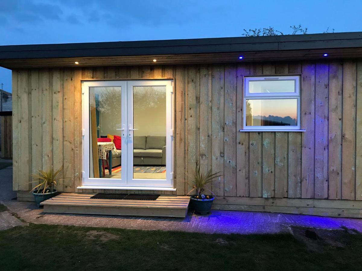 Kingfisher Glamping Cabin 보드민 외부 사진