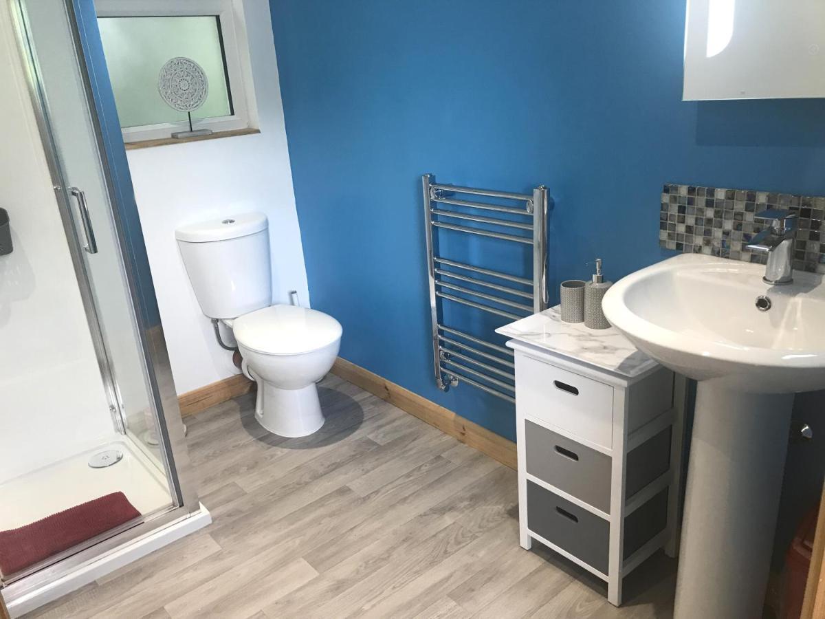 Kingfisher Glamping Cabin 보드민 외부 사진